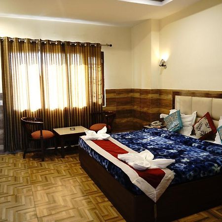 Hotel Vishnu Inn Dehradún Kültér fotó