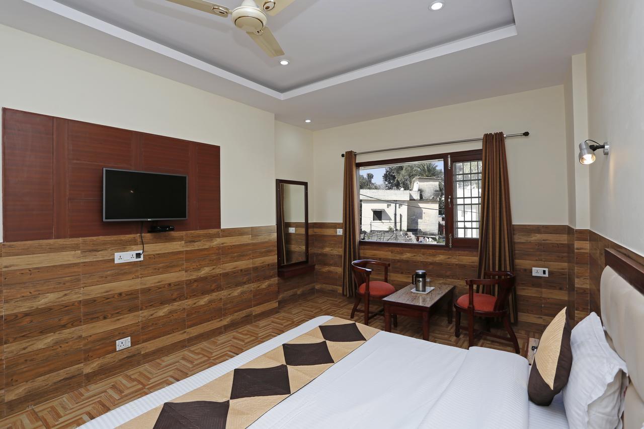 Hotel Vishnu Inn Dehradún Kültér fotó