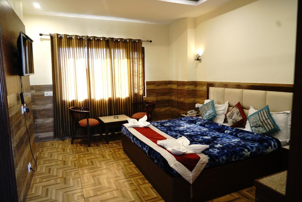 Hotel Vishnu Inn Dehradún Kültér fotó