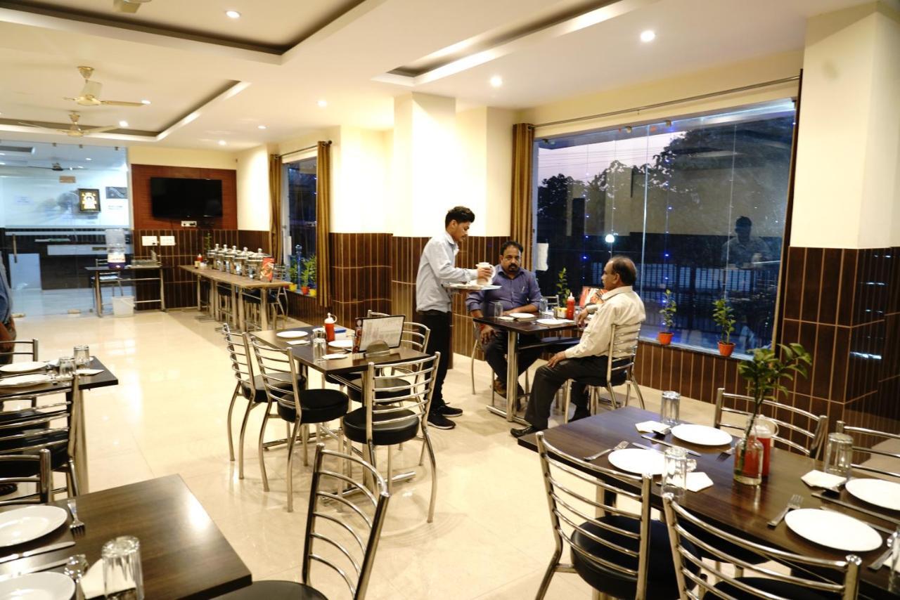 Hotel Vishnu Inn Dehradún Kültér fotó
