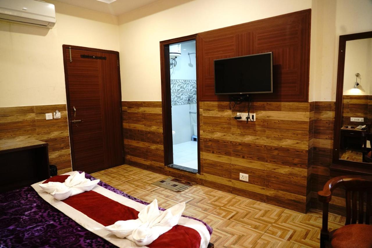 Hotel Vishnu Inn Dehradún Kültér fotó