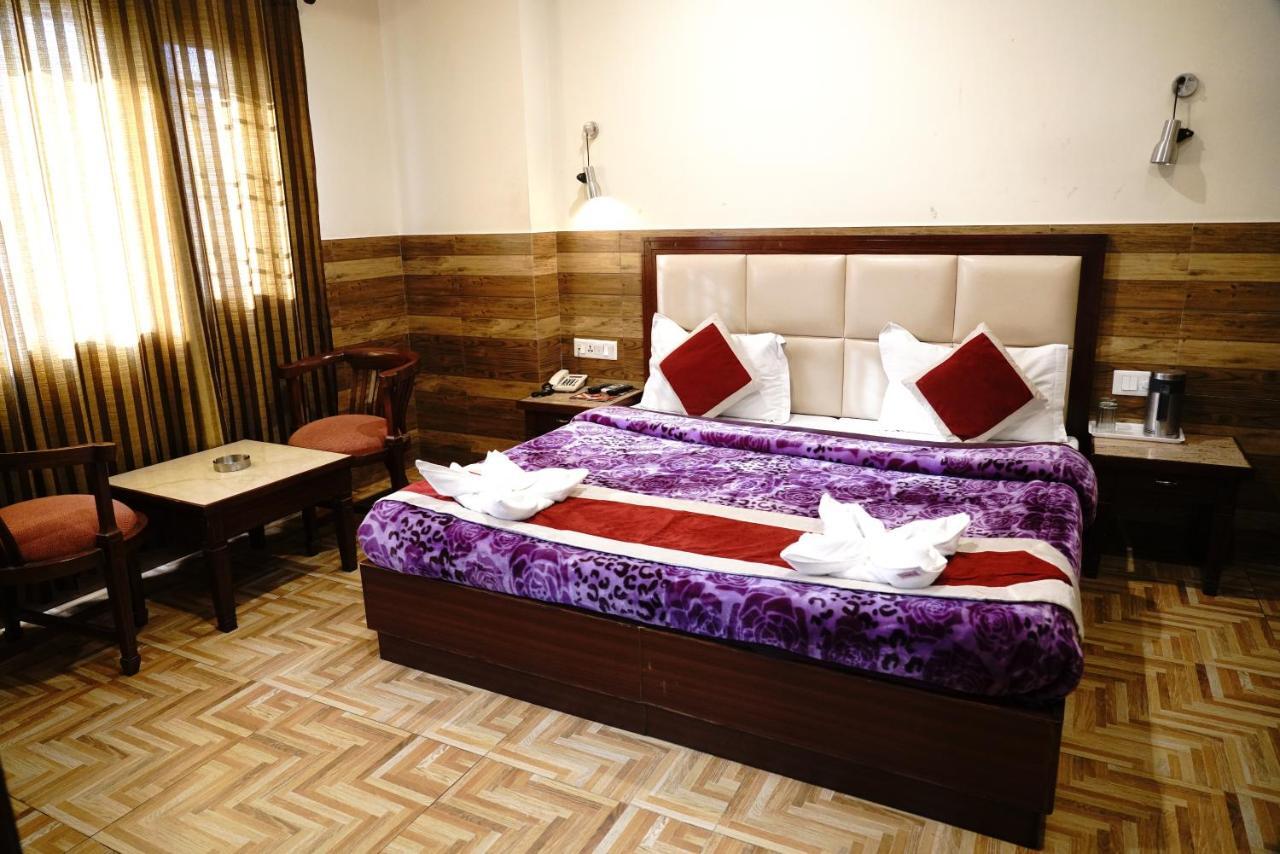 Hotel Vishnu Inn Dehradún Kültér fotó